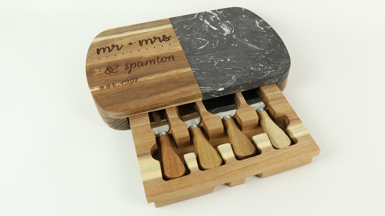 SPAMTON 'MR. AND MRS. AND' THROUPLE CUTTING BOARD